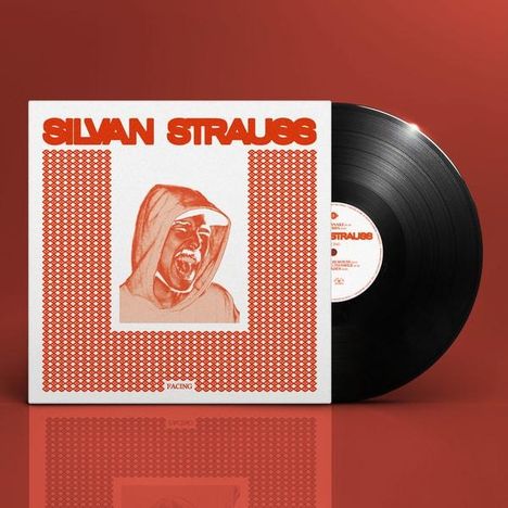 Text: "SILVAN STRAUSS" in großer Schrift. Ein Vinylalbum mit einem Porträt eines schreienden Mannes in Kapuze.