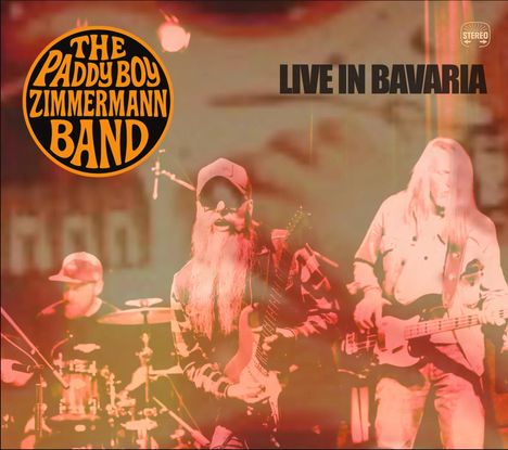 "The Paddy Boy Zimmermann Band, Live in Bavaria" in großer Schrift; musizierende Band mit energiegeladener Atmosphäre.
