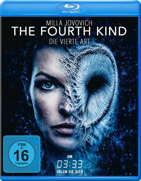 "MILLA JOVOVICH. THE FOURTH KIND. DIE VIERTE ART. FSK ab 16 freigegeben. UM 03:33 HOLEN SIE DICH." Ein Gesicht teils menschlich, teils außerirdisch.