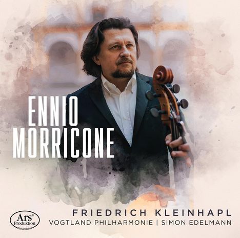 "ENNIO MORRICONE," darunter "FRIEDRICH KLEINHAPL VOGTLAND PHILHARMONIE SIMON EDELMANN." Ein Mann mit Cello. Aquarellstil.