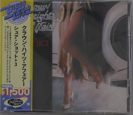 Japanische und englische Texte, darunter Preisangaben und Albumtitel. Jemand in High Heels steht vor einem Auto. Retro-Design.