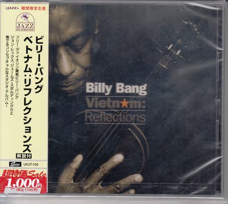 "Billy Bang Vietnam: Reflections." Ein Musiker spielt Kontrabass. Japanische Schrift und ein rotes Preisschild sind sichtbar.