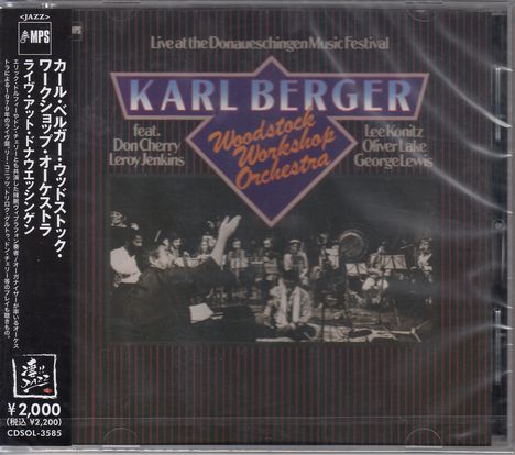 „Karl Berger Woodstock Workshop Orchestra“ steht im Mittelpunkt. Eine schwarz-weiße Live-Aufnahme zeigt Musiker auf einer Bühne.