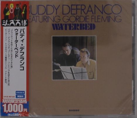 "Buddy DeFranco featuring Gordie Fleming, Waterbed." Japanischer Text links. Bild: Zwei Männer über Notenblättern.