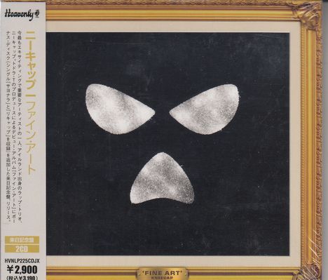 „ニキャップ ファインアート“, weißes, abstraktes Gesicht auf schwarzem Hintergrund, goldener Rahmen.