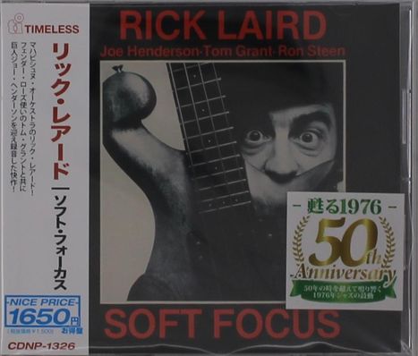"RICK LAIRD", "SOFT FOCUS", "50th Anniversary", Gesicht mit Bassgitarre, schwarzer Hintergrund, japanische Schriftzeichen.