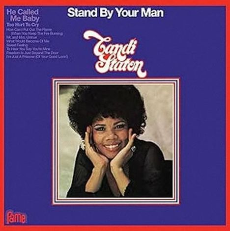 "Oberer Text: 'Stand By Your Man'. Links: Songliste. Mittig: Frau mit Afro, lächelnd, die Hände am Gesicht."