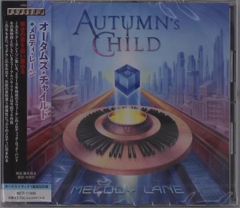 "Autumn's Child. Melody Lane." Eine futuristische Stadt mit schwebendem Würfel und kreisförmiger Piano-Tastatur.
