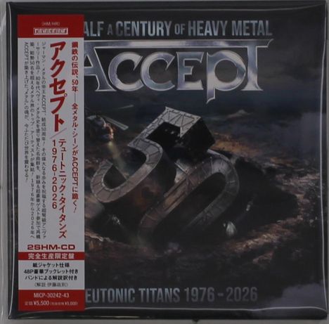 Text: "ACCEPT", "50", "Teutonic Titans 1976-2026". Metallstruktur in dramatischer Landschaft. Japanischer Text links.