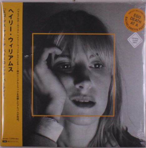 Japanischer Text vertikal, englischer Text: "Ego Death at a Bachelorette Party." Schwarz-weiß Foto einer nachdenklichen Frau.