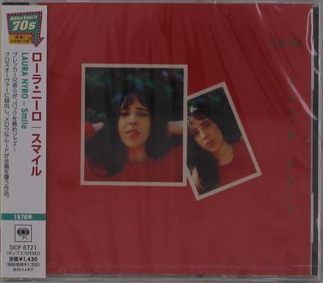 "LAURA NYRO - Smile", zwei Porträtfotos einer Frau in roter Kleidung auf rotem Hintergrund, vertikaler Text.