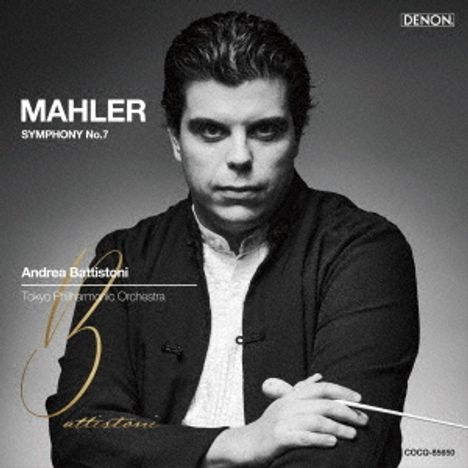 "MAHLER SYMPHONY No.7" und "Andrea Battistoni, Tokyo Philharmonic Orchestra." Schwarz-weißes Porträt eines Mannes.