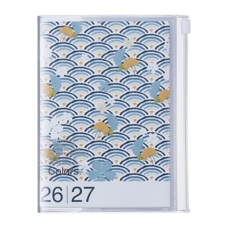 Text „Colors. 26|27“. Wellenmuster mit bunten Blättern in Blau und Gelb. Transparente Hülle.