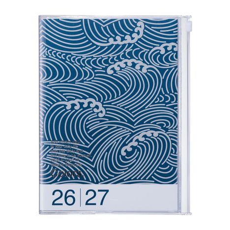 "26 | 27" unten, "Colors" kleiner darüber. Illustration von stilisierten, geschwungenen Wellen in Blau und Weiß.