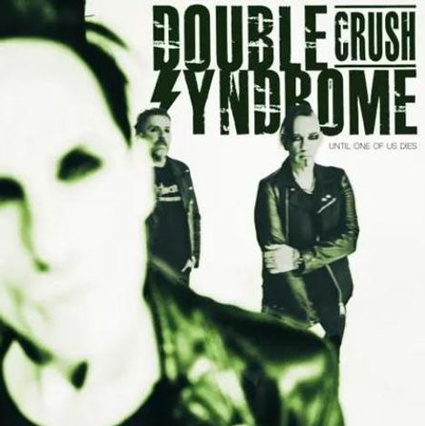 "DOUBLE CRUSH SYNDROME" in großen Buchstaben, darunter "UNTIL ONE OF US DIES". Drei Personen in Lederjacken.