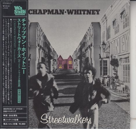 "CHAPMAN • WHITNEY" und "Streetwalkers" zieren eine schwarz-weiße Straßenszene mit zentralen rosa Häusern.