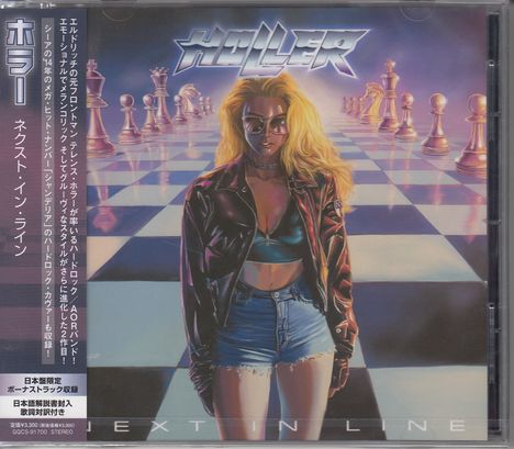 Text oben: "Holler", unten: "Next in Line". Eine Frau mit Sonnenbrille steht auf einem Schachbrett.