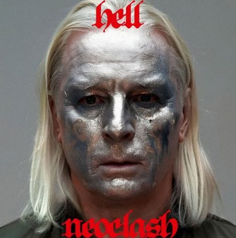 Text: "hell" oben, "neoclash" unten. Ein Mensch mit silbernem Gesicht und langen, blonden Haaren.