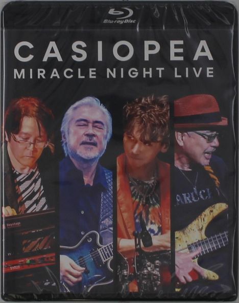 Oben steht "CASIOPEA MIRACLE NIGHT LIVE". Darunter sind vier Musiker mit Instrumenten abgebildet.