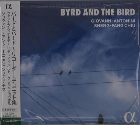 "BYRD AND THE BIRD" und Namen "Giovanni Antonini" und "Sheng-Fang Chiu". Zwei Vögel auf Drähten vor blauem Himmel.