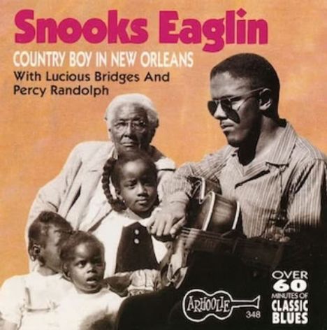 "Snooks Eaglin: Country Boy in New Orleans. Mit Lucious Bridges und Percy Randolph." Ein Mann spielt Gitarre, mit anderen.