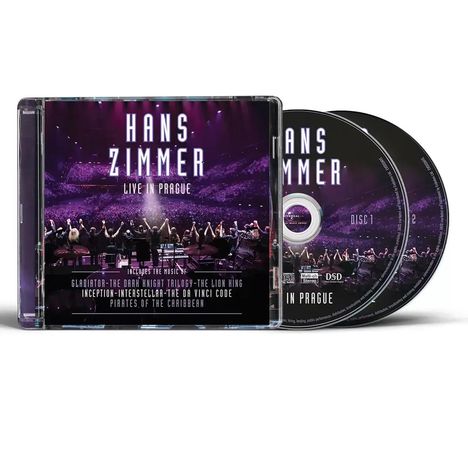 Cover mit "Hans Zimmer Live in Prague", Orchester auf Bühne, zwei CDs im Hintergrund.