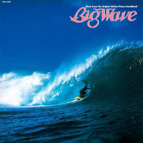 Oben in rosa Schrift: "Music From The Original Motion Picture Soundtrack Big Wave". Ein Surfer reitet eine riesige blaue Welle.