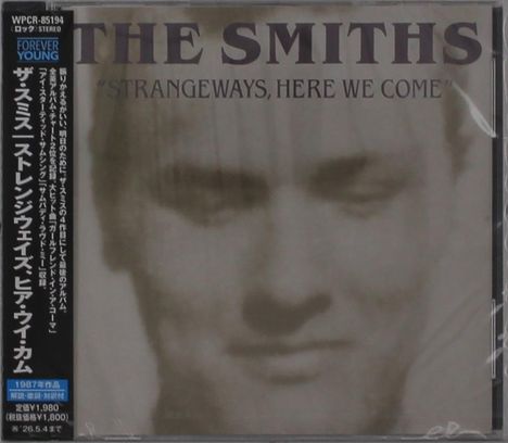 Oben steht "THE SMITHS", darunter "STRANGEWAYS, HERE WE COME". Sepia-Tonbild eines Gesichts im Hintergrund. Japanische Schrift links.