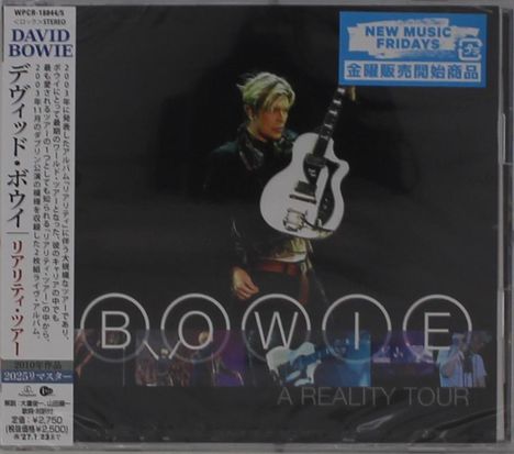 "David Bowie A Reality Tour". Links japanischer Text. Oben blaues "New Music Fridays" Logo. Bild von Musiker mit Gitarre.