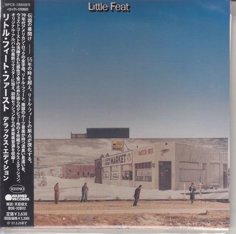 „Little Feat“ oben. Japanische Schriftzeichen links. Gebäude beschriftet mit „Ocean Front Market“ und „Watch Box“.