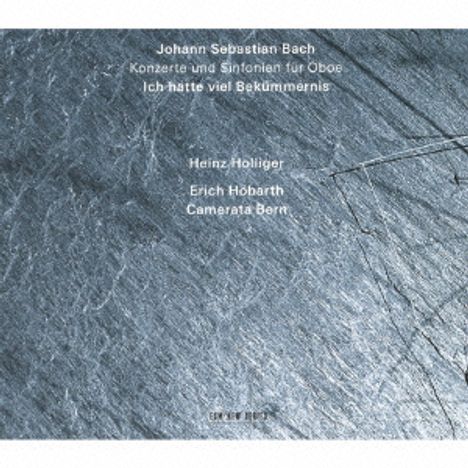 Text: "Johann Sebastian Bach Konzerte und Sinfonien für Oboe Ich hatte viel Bekümmernis Heinz Holliger Erich Höbarth Camerata Bern." Hintergrund in Blau-Grau mit strukturierten Linien.