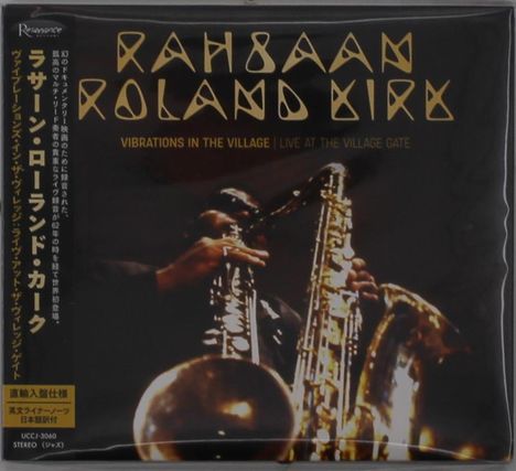 "RAHSAAN ROLAND KIRK", "VIBRATIONS IN THE VILLAGE", Musiker spielt Saxophon. Japanische Schriftzeichen auf der linken Seite.