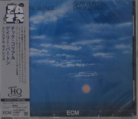 Text: "CRYSTAL SILENCE", "GARY BURTON CHICK COREA", japanische Schriftzeichen. Himmel mit Wolken und untergehender Sonne.