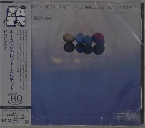 "Belonging" von Jarrett, Garbarek, Danielsson, Christensen. Oben vier bunte Kieselsteine spiegeln sich in Wasser.