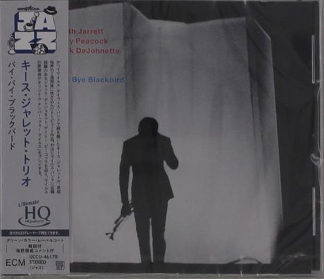 Texte: "Keith Jarrett, Gary Peacock, Jack DeJohnette", "Bye Bye Blackbird". Silhouette eines Mannes mit Trompete vor Vorhang.