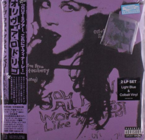 "2 LP SET, Light Blue & Cobalt Vinyl." Illustration einer Frau mit Mikrofon, im lila Farbton gehalten.