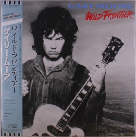 "Back to Genuine Rock" und "Gary Moore Wild Frontier" stehen in englischen und japanischen Zeichen. Ein Mann mit Gitarre.