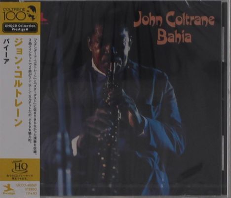 "John Coltrane Bahia" in orange Schrift. Links japanische Schriftzeichen. Im Hintergrund ein Musiker mit Saxophon.
