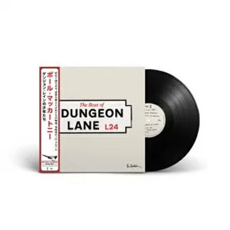 "The Boys of Dungeon Lane L24" auf einem Plattencover, daneben eine Schallplatte. Japanische Schrift links.