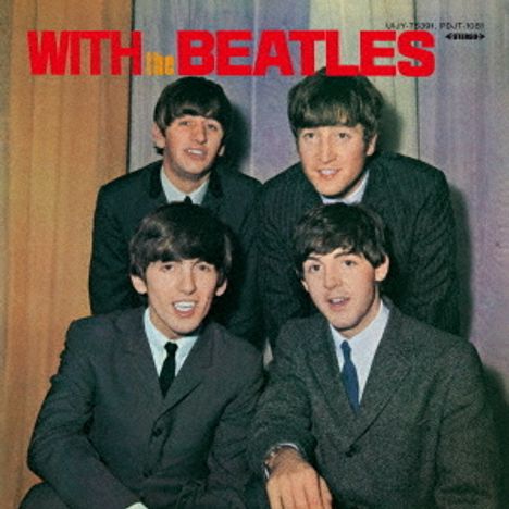 "WITH the BEATLES" in Rot oben. Vier Männer in Anzügen lächeln; dicht zusammenstehend. 60er Jahre Stil.