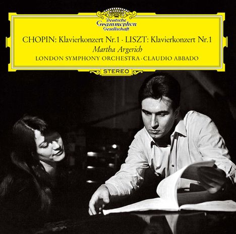 Chopin: Klavierkonzert Nr.1, Liszt: Klavierkonzert Nr.1, Martha Argerich. Zwei Personen betrachten Noten.
