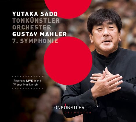Text: "Yutaka Sado, Tonkünstler Orchester, Gustav Mahler, 7. Symphonie." Dirigent gestikuliert leidenschaftlich.