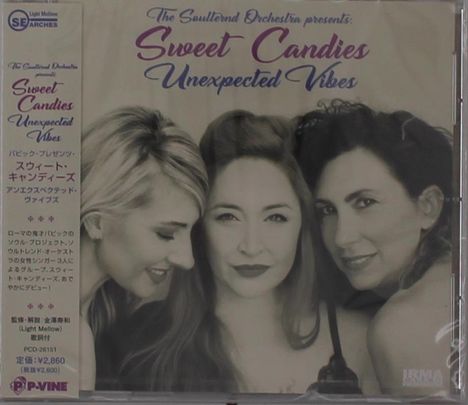 "The Soultend Orchestra presents: Sweet Candies Unexpected Vibes." Drei Frauen lächeln, dicht beieinander.