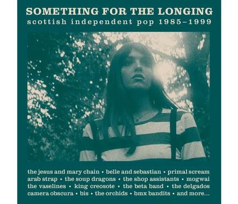 "Something for the Longing" – schottischer Indie-Pop 1985-1999. Liste von Bands. Frau im Streifenpulli im Wald, Licht scheint.