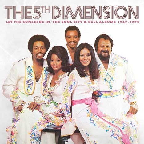 Oben steht „The 5th Dimension“ und darunter „Let the Sunshine In“. Fünf Personen in bunten Gewändern lächeln.