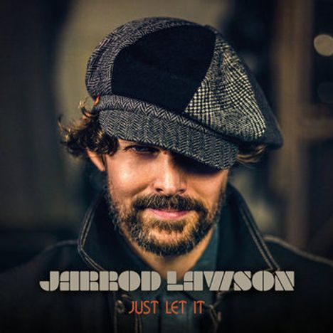 Text: "JARROD LAWSON, JUST LET IT." Mann mit Bart, trägt Schiebermütze, lächelt leicht. Retro-Schriftart.