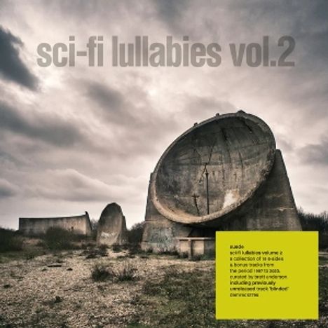 Text: "sci-fi lullabies vol.2." Unten verfallene Betonstruktur in einer kargen Landschaft unter einem bewölkten Himmel.