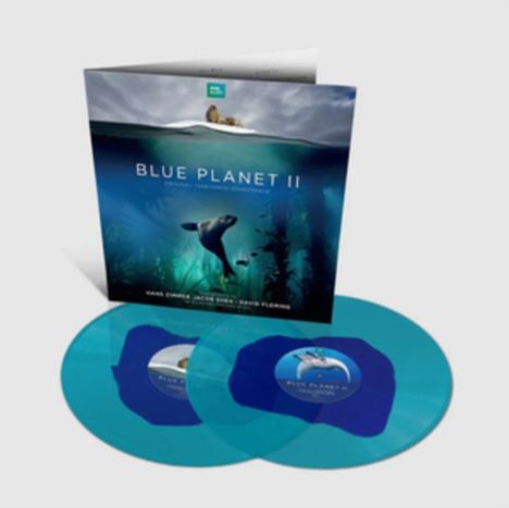 Text: "Blue Planet II". Zwei blaue Vinyl-Schallplatten vor einem Albumcover mit Unterwasserszene und Robbe.