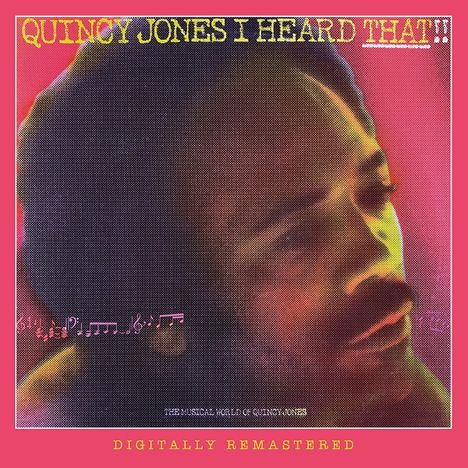 "QUINCY JONES I HEARD THAT!!" ist oben, "DIGITALLY REMASTERED" unten. Ein Porträt von Quincy Jones vor pinkem Hintergrund.