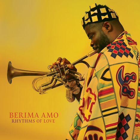 Text: "BERIMA AMO RHYTHMS OF LOVE". Ein Mann in gemusterter Kleidung spielt Trompete, gelber Hintergrund.